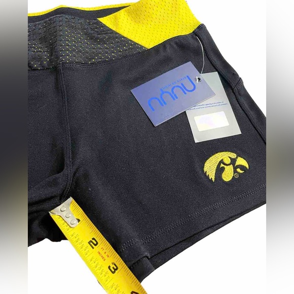 NWT Nuyu Iowa Hawkeyes Women’s Yoga Shorts Black Size L Licensed NCAA $52 Retail - Picture 3 of 7